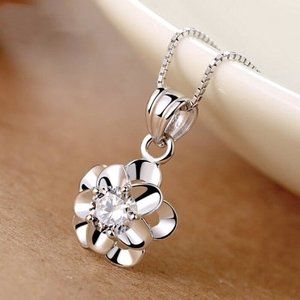 New Beautiful 925 Silver Sim. Diamond Flower Necklace